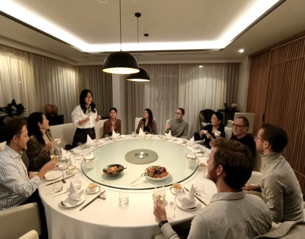 Chinese business etiquette: a business dinner at a round table with a lazy Susan