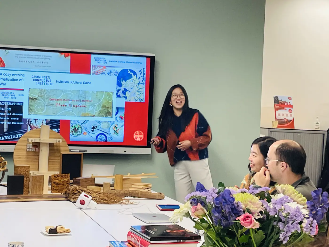 Chinese les en cultuur in Amsterdam: een lezing voor gasten bij een Chinese cultuursalon