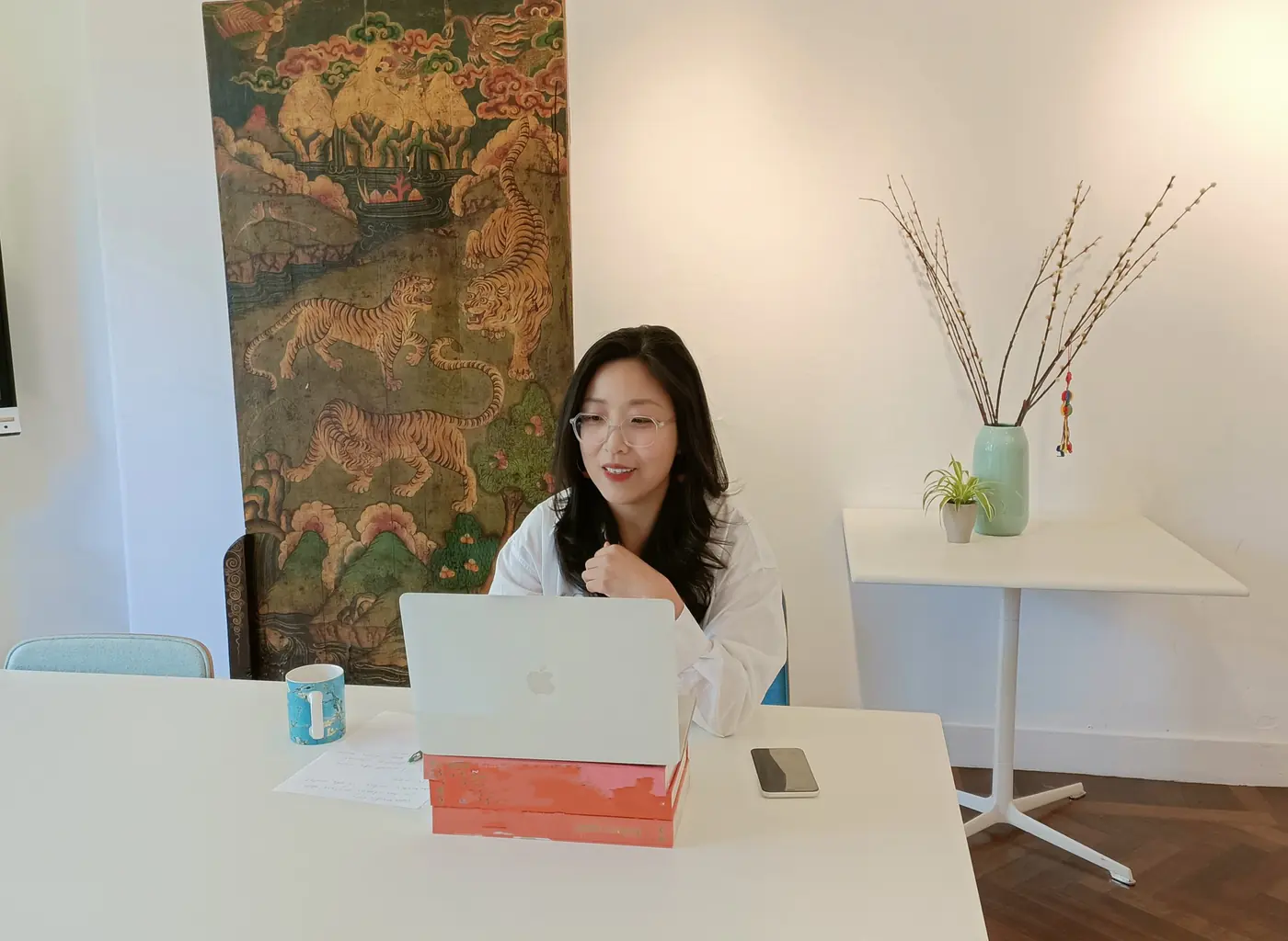 Private Chinese lessons: a Chinese tutor at a laptop, ready for a one-to-one online lesson